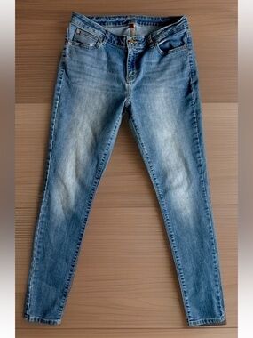Jennifer Lopez Skinny Jeans Stretch~JLO Gold Logo~Medium Wash 10 (30/31)